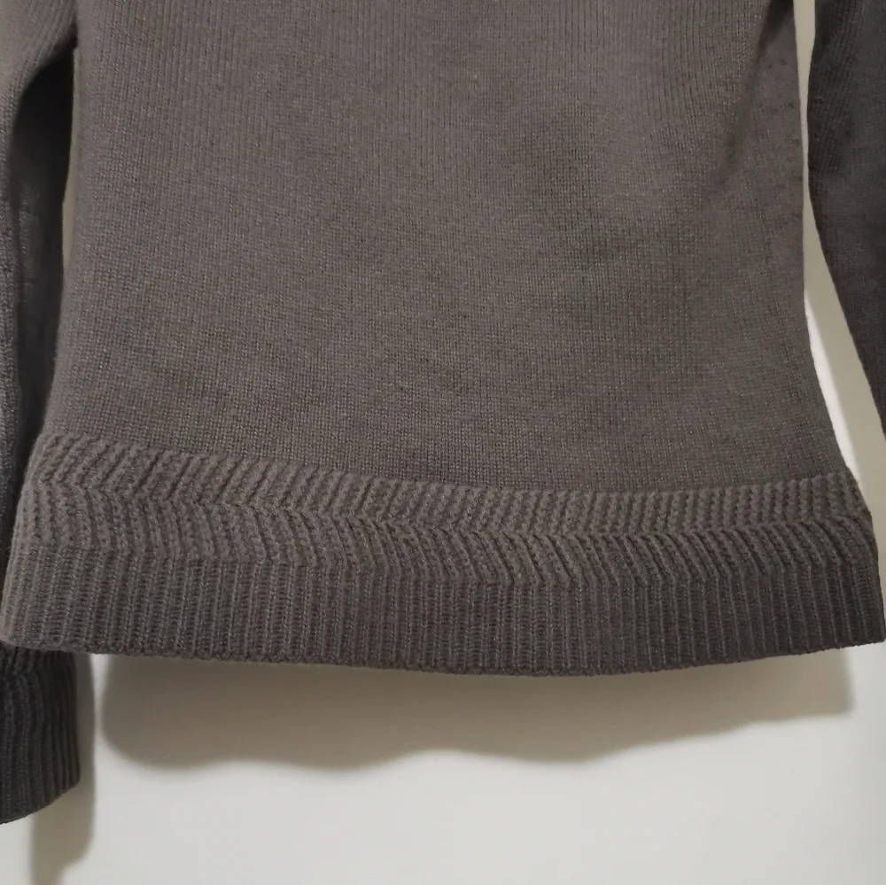 Christopher Fisher 100%cashmere sweater. Size Small.